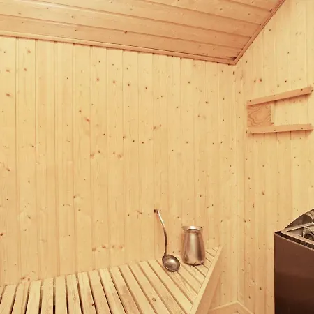Four-bedroom Holiday In Henne 7 Hébergement de vacances