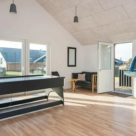 Four-bedroom Holiday In Henne 7 Hébergement de vacances *