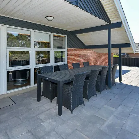 Four-bedroom Holiday In Henne 7 Hébergement de vacances Henne Strand