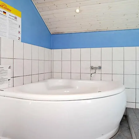 Four-bedroom Holiday In Henne 7
